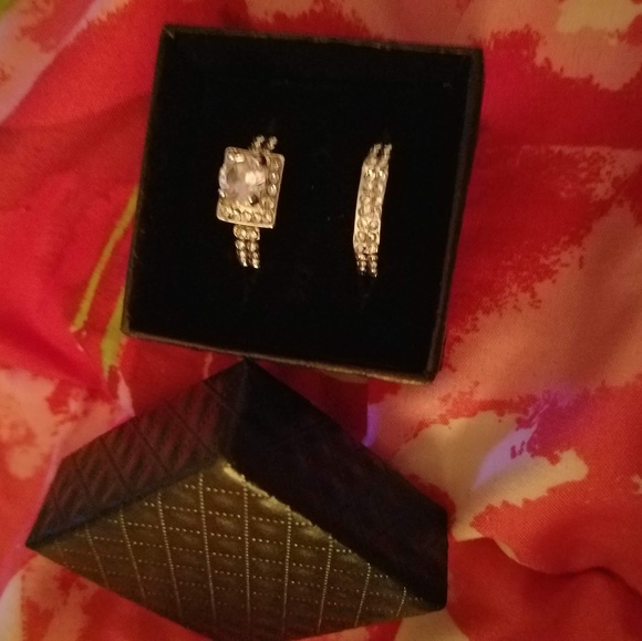 Ring - Picture 3 of 5